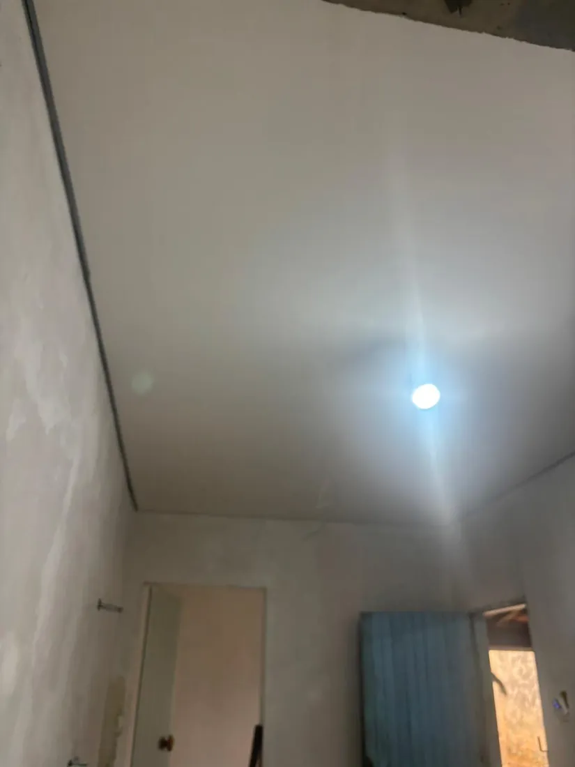 Moldura de gesso em parede